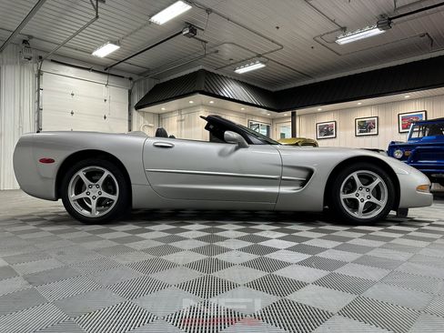 Used 2004 Chevrolet Corvette Convertible 2D w/ Preferred Equipment Group image 26
