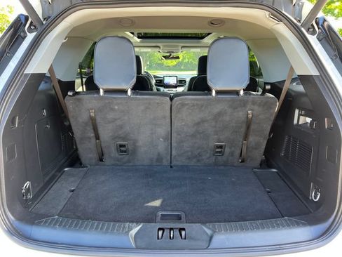 Used 2023 Ford Explorer XLT w/ Equipment Group 202A AWD/4WD image 28