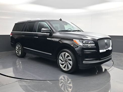 Used 2024 Lincoln Navigator L 4WD image 1