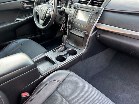 Used 2017 Toyota Camry SE image 15