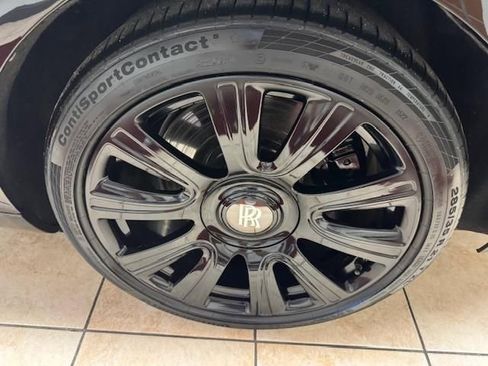 Used 2018 Rolls-Royce Dawn image 13