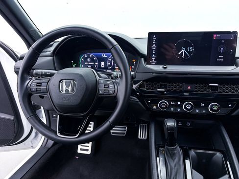 Used 2023 Honda Accord Sport image 4