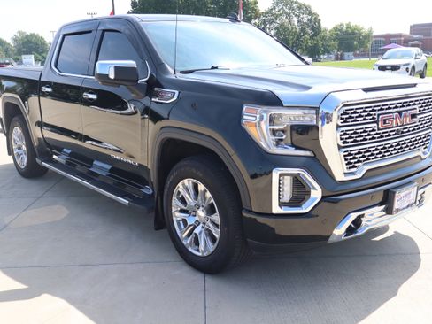 Used 2019 GMC Sierra 1500 Denali w/ Technology Package AWD/4WD image 3