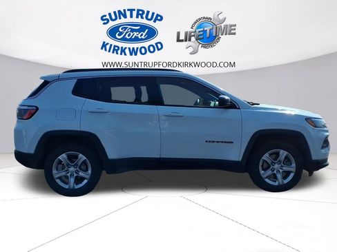 Used 2024 Jeep Compass Latitude image 2