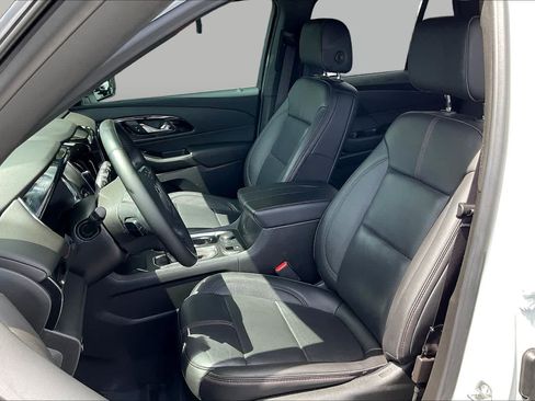 Used 2023 Chevrolet Traverse RS FWD image 24