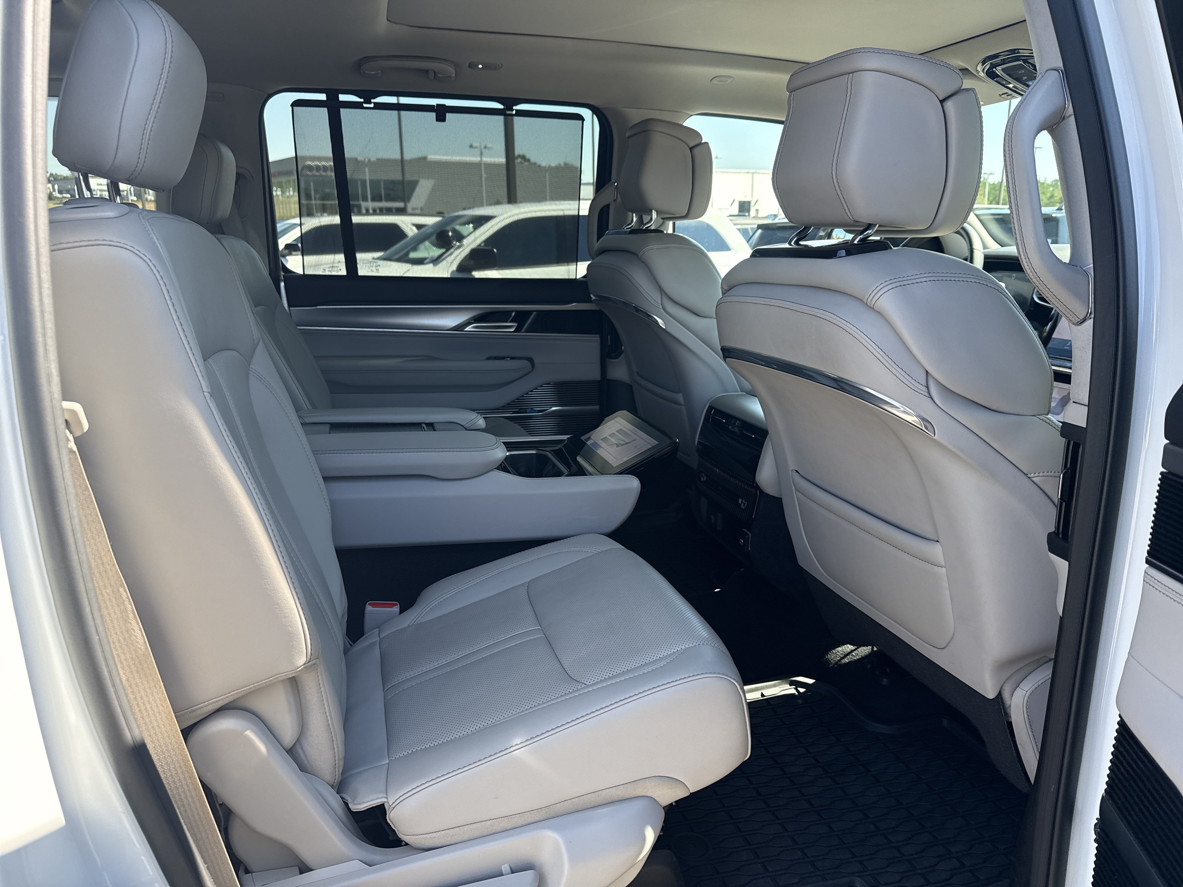Used 2023 Jeep Grand Wagoneer 4WD image 19