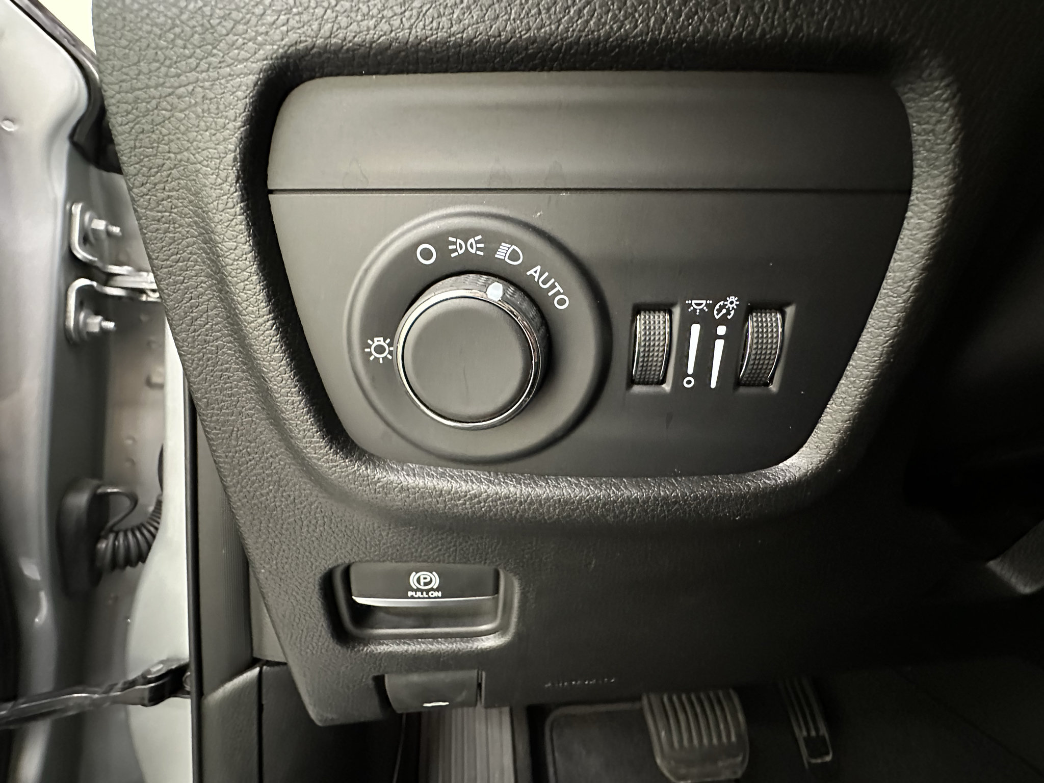 Used 2025 Jeep Grand Cherokee Altitude AWD/4WD image 25