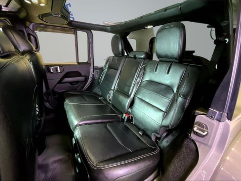 Used 2021 Jeep Wrangler Unlimited Sahara w/ Cold Weather Group AWD/4WD image 23