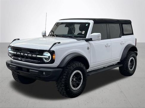 Used 2022 Ford Bronco Outer Banks w/ Sasquatch Package AWD/4WD image 2
