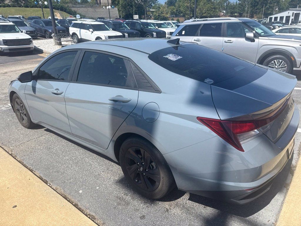 Used 2023 Hyundai Elantra SEL w/ Cargo Package FWD image 7