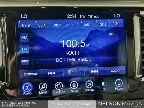 Used 2017 Chrysler Pacifica Touring-L FWD image 15