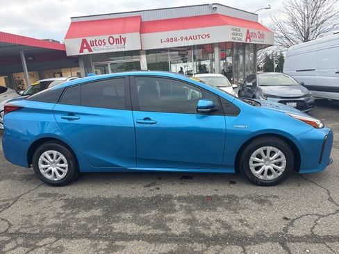 Used 2022 Toyota Prius LE image 4