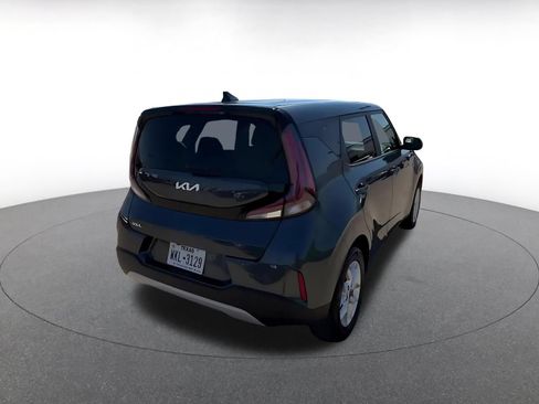 Used 2025 Kia Soul LX w/ LX Technology Package FWD image 14
