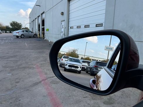 Used 2025 Chevrolet Trax LT image 18