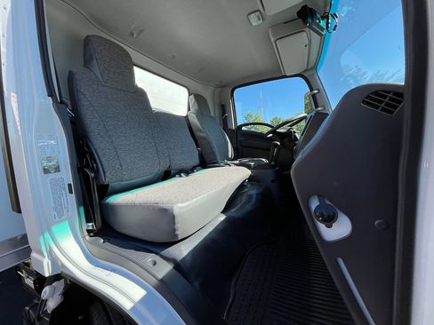 Used 2024 Isuzu NPR RWD image 27