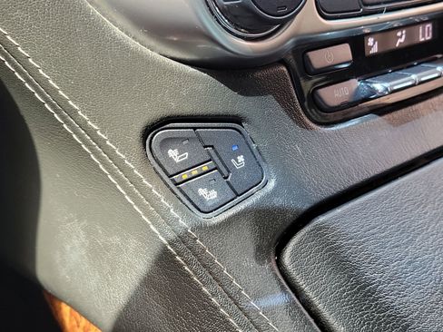 Used 2018 Chevrolet Tahoe Premier AWD/4WD image 31