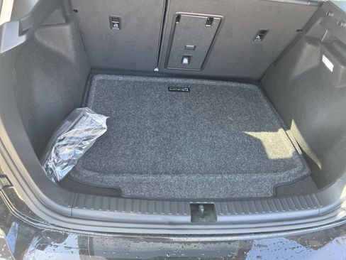 Certified 2025 Volkswagen Taos SE w/ Panoramic Sunroof Package image 31