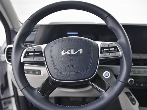 Used 2025 Kia Telluride EX image 19