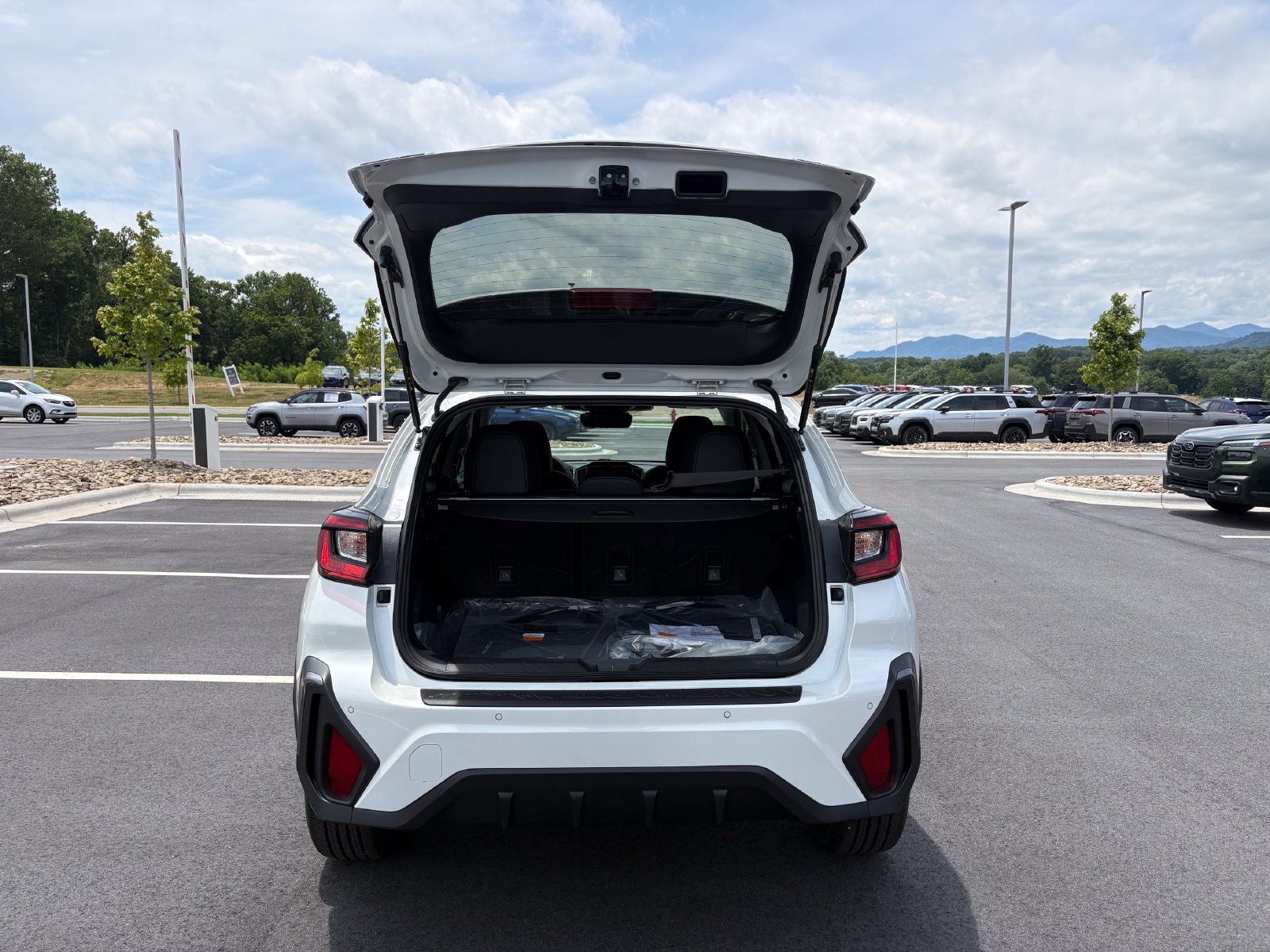New 2026 Subaru Crosstrek 2.5i Limited w/ Popular Package #3A AWD/4WD image 9
