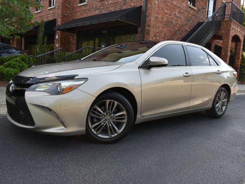 Used 2015 Toyota Camry SE FWD image 43