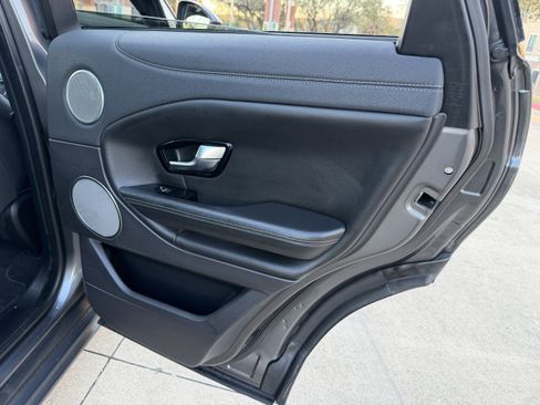 Used 2019 Land Rover Range Rover Evoque SE Premium image 12