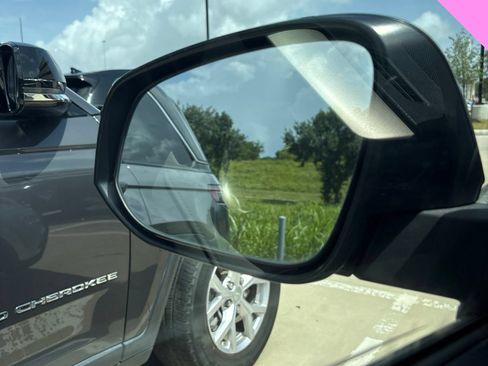Used 2015 Toyota RAV4 LE FWD image 11