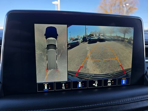 Used 2022 Chevrolet Tahoe Z71 w/ Luxury Package image 26