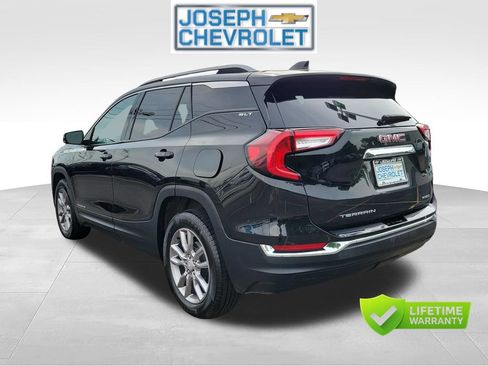 Used 2024 GMC Terrain SLT AWD/4WD image 3