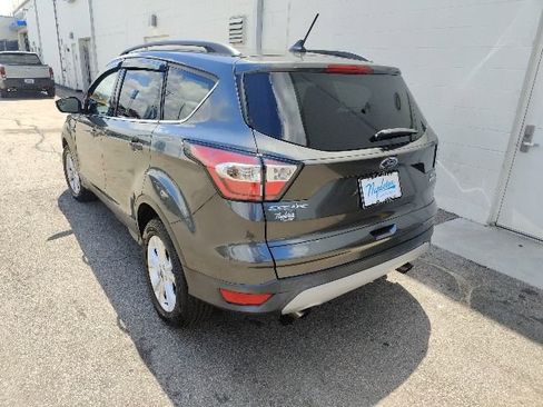 Used 2018 Ford Escape SE w/ SE Sync 3 Package FWD image 16