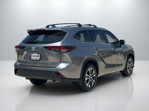 Certified 2026 Toyota Highlander XLE AWD/4WD image 5