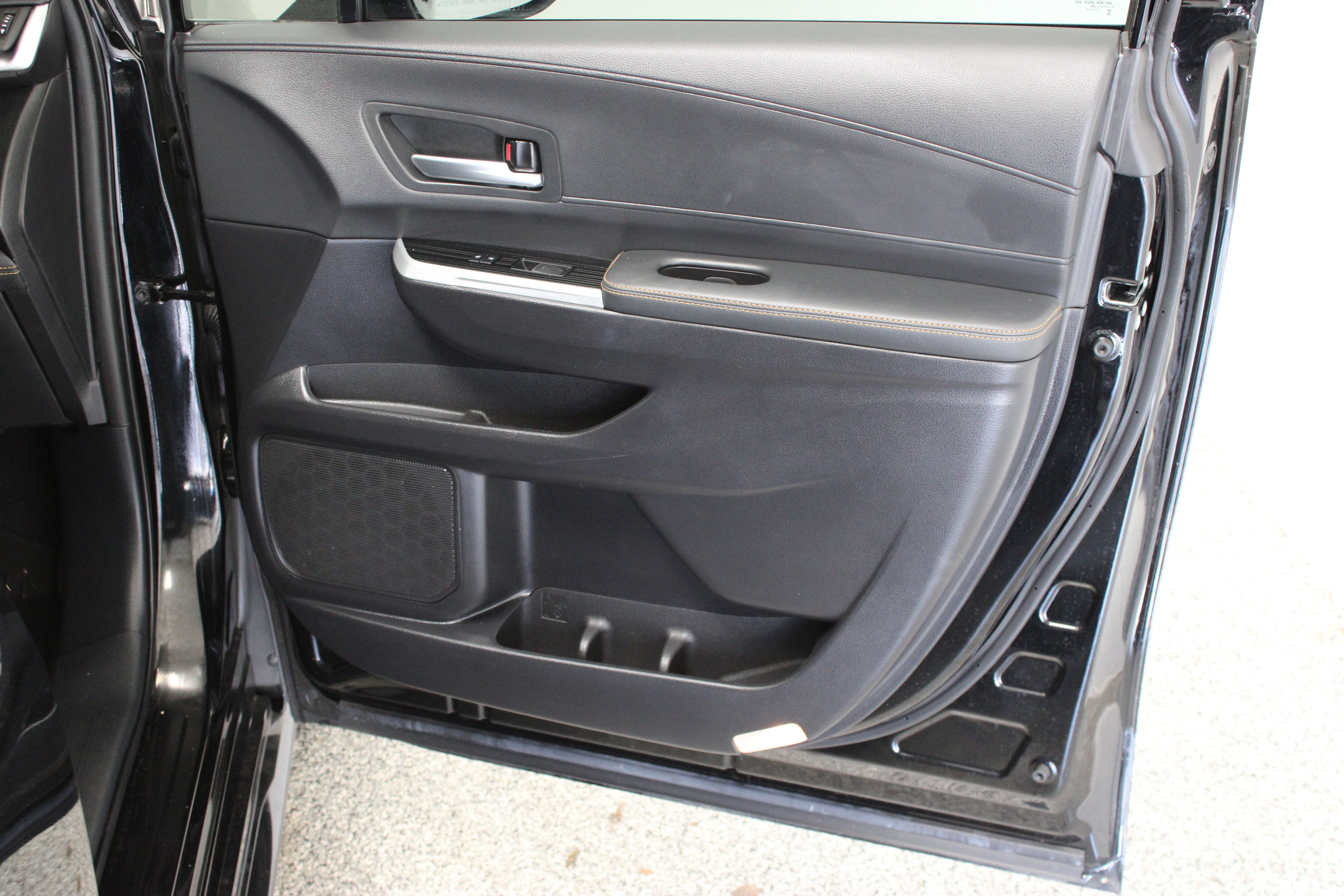 Certified 2025 Toyota Sienna XLE Woodland Edition AWD/4WD image 37