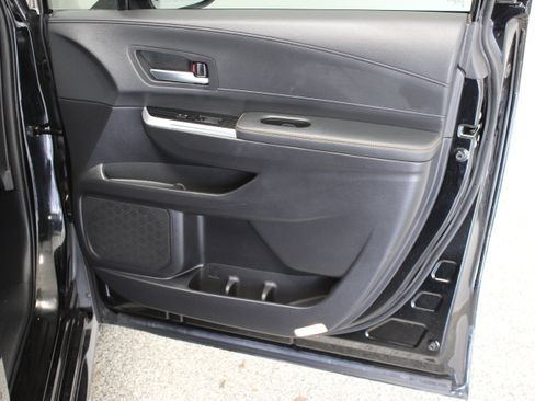 Certified 2025 Toyota Sienna XLE Woodland Edition AWD/4WD image 37