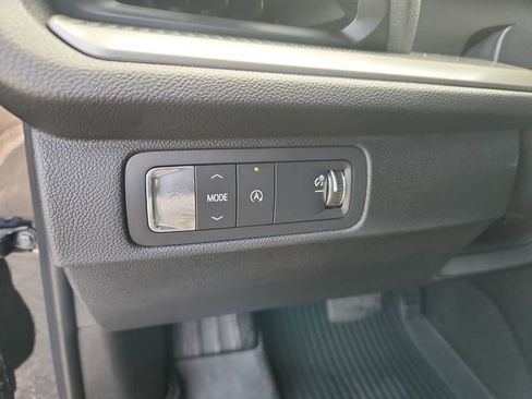 Used 2025 Chevrolet Traverse LT w/ Driver Confidence Package FWD image 18