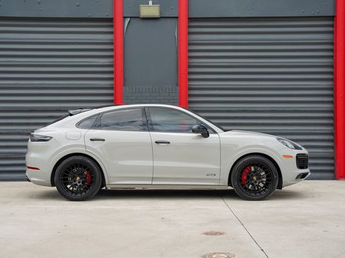 Used 2023 Porsche Cayenne GTS AWD/4WD image 6