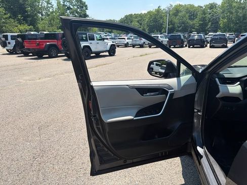 Certified 2022 Toyota RAV4 XLE AWD/4WD image 26