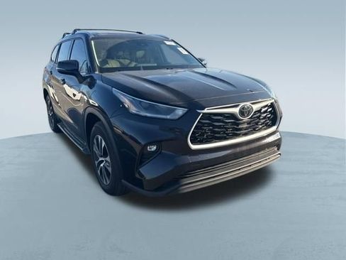 Used 2021 Toyota Highlander XLE image 4