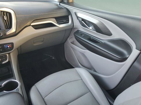 Used 2022 GMC Terrain SLT image 16