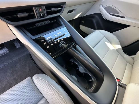 Used 2026 Porsche Macan 4 Electric AWD/4WD image 29