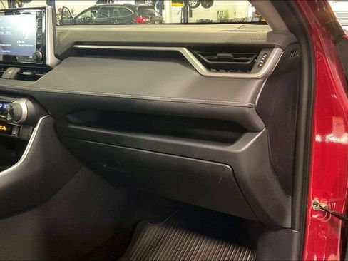 Used 2019 Toyota RAV4 XLE w/ Convenience Package AWD/4WD image 16