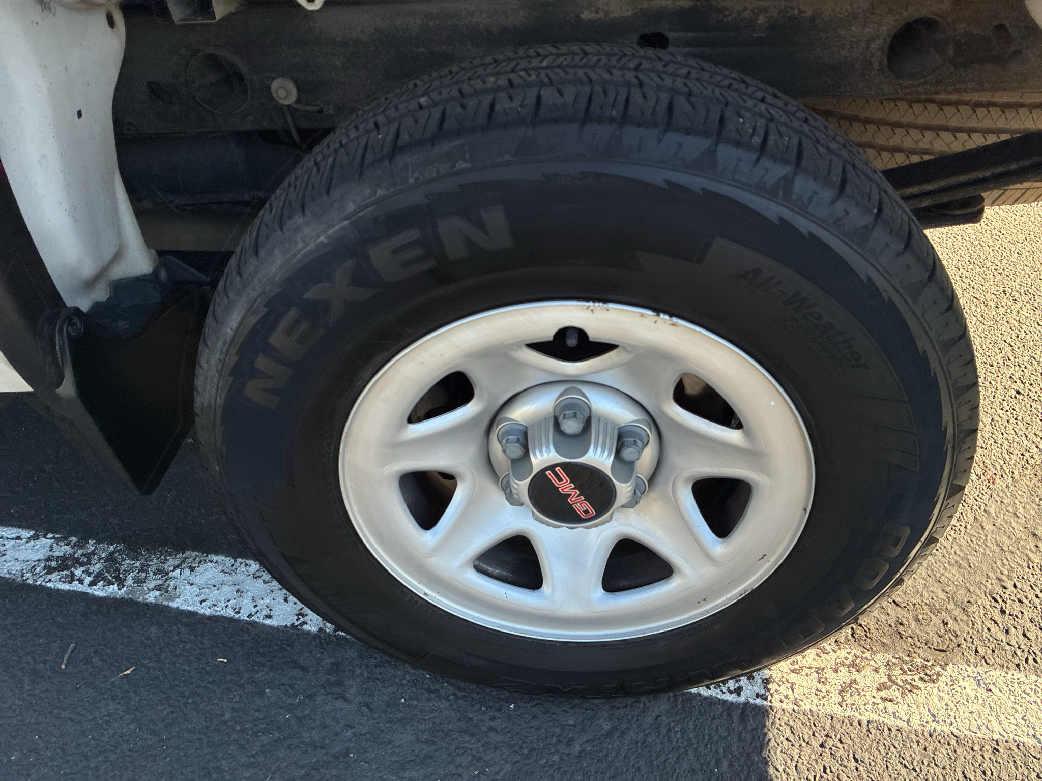 Used 2016 GMC Sierra 1500 2WD Regular Cab image 9