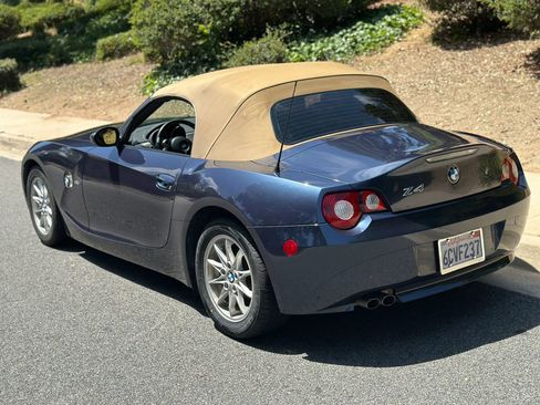 Used 2005 BMW Z4 2.5i RWD image 16