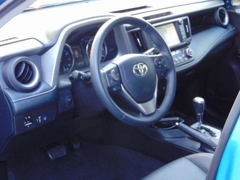 Used 2018 Toyota RAV4 Limited FWD image 17