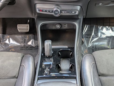 Used 2021 Volvo XC40 T4 R-Design w/ Protection Package Premier FWD image 21