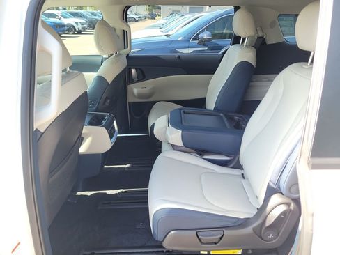 New 2026 Kia Carnival EX FWD image 16