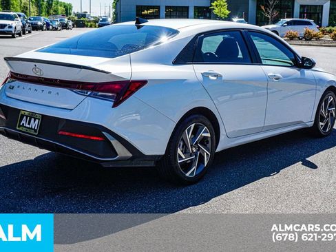 Used 2025 Hyundai Elantra Sport image 6