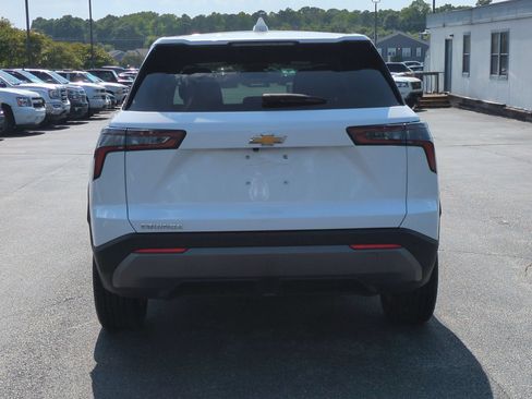 Used 2026 Chevrolet Equinox LT FWD image 9