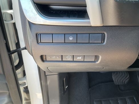 Used 2025 Nissan Rogue SV FWD image 10