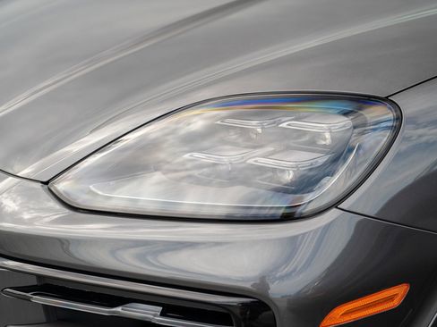 Certified 2025 Porsche Cayenne image 25