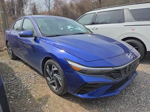 Used 2025 Hyundai Elantra Limited w/ Cargo Package image 3