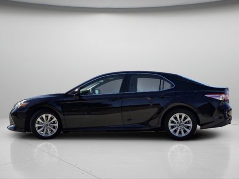 Used 2018 Toyota Camry LE FWD image 13